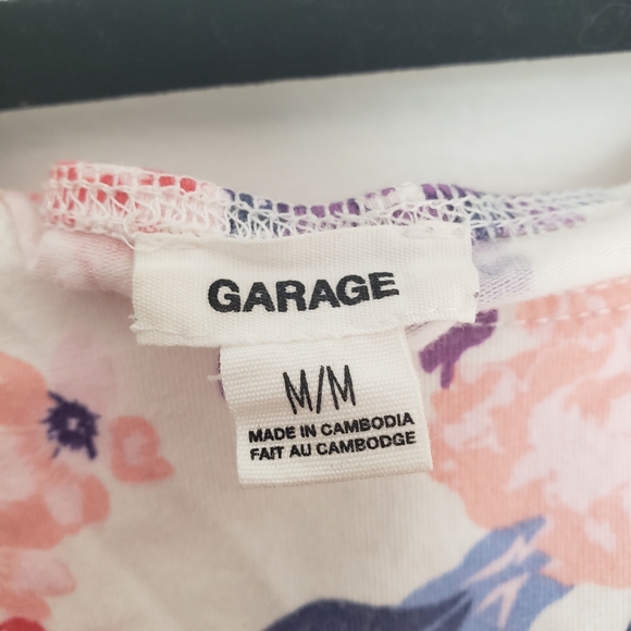 🎁FREE🎁 GARAGE Floral Crop Top - size M - Picture 3 of 3